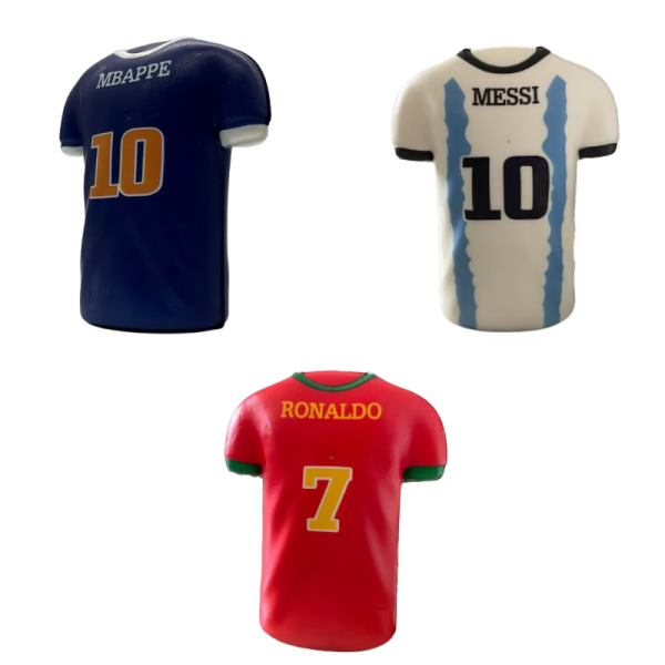 Set 3 jucarii Squishy antistres pentru copii, tip tricou fotbalisti, Messi, Mbappe si Ronaldo, 13 cm, 3+