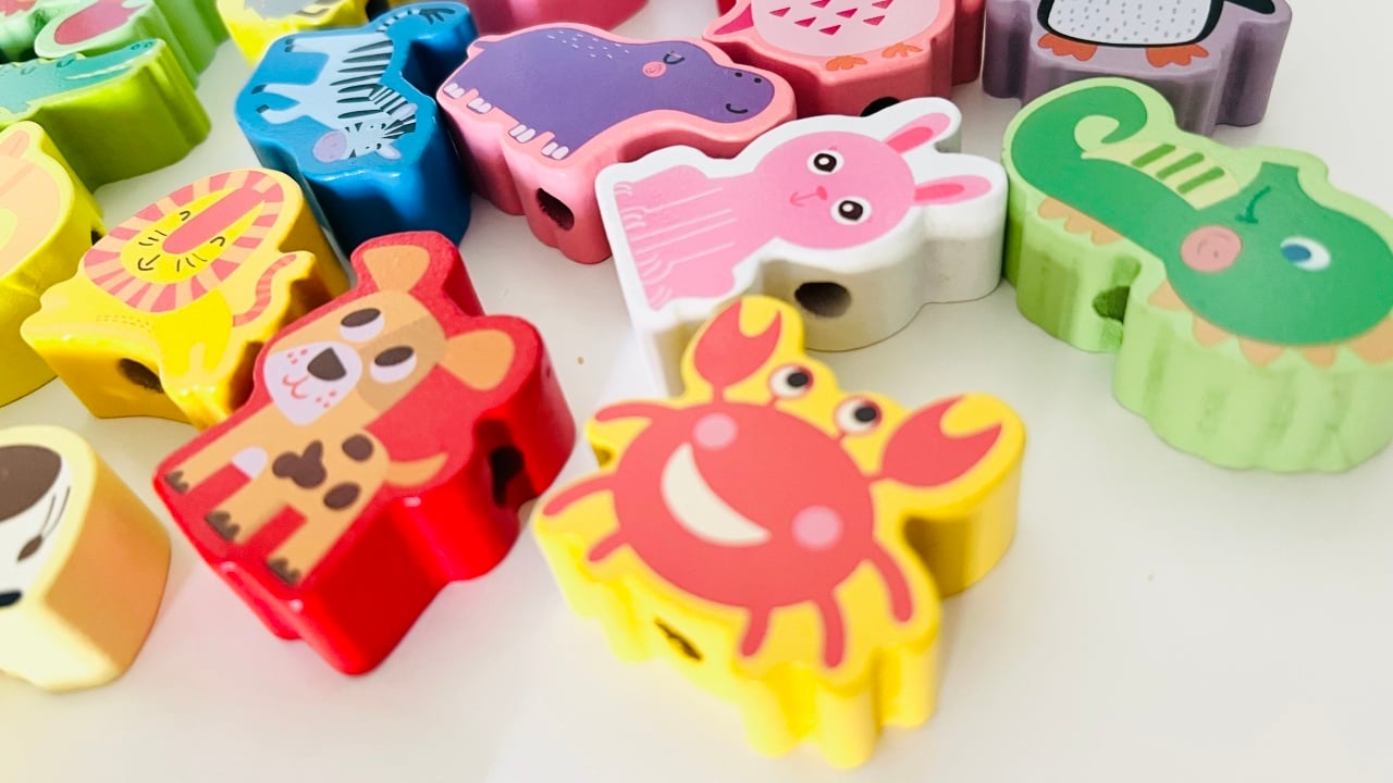 Joc Montessori de Șnuruit pentru Copii, 42 Mărgele din Lemn cu Animale, 4 Șnururi cu Ac, Joc Educativ de Înșiruit, Motricitate Fină și Coordonare, Cutie Depozitare, 3+ Ani - imagine 5